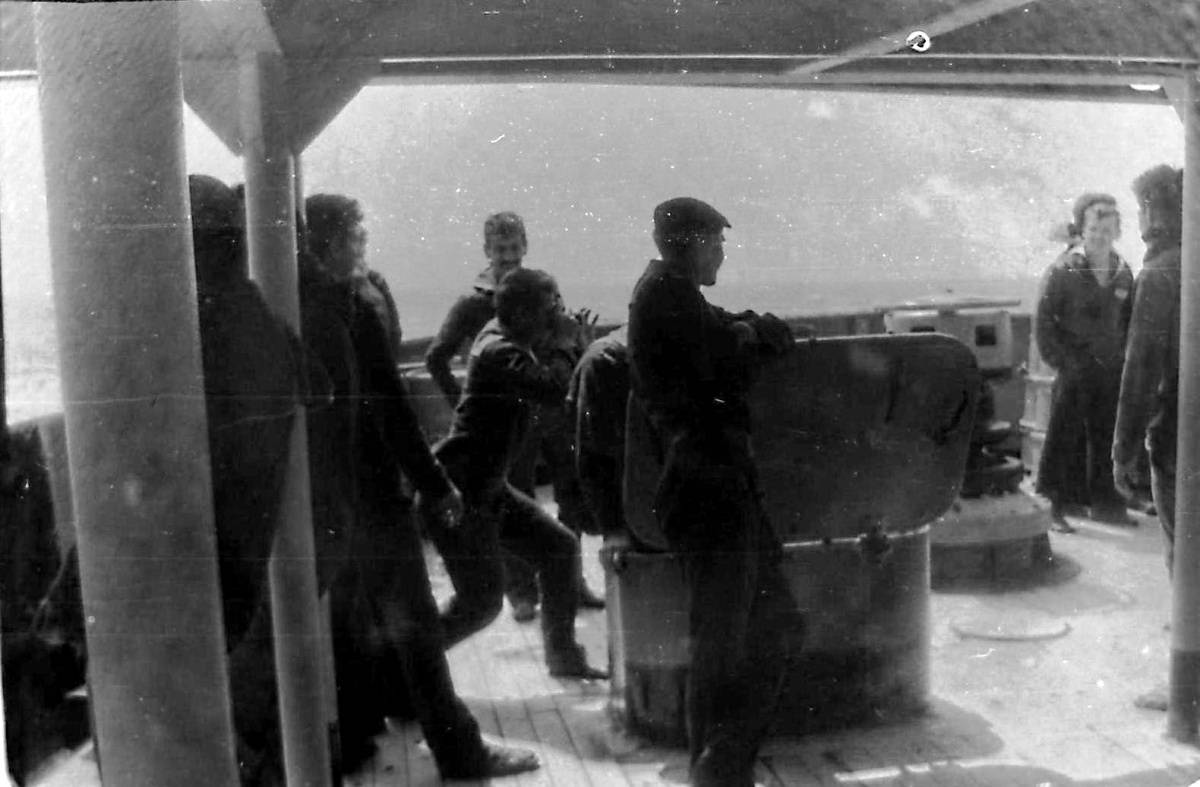 Ют. Место встречи всех служб и БЧ после ужина. 8